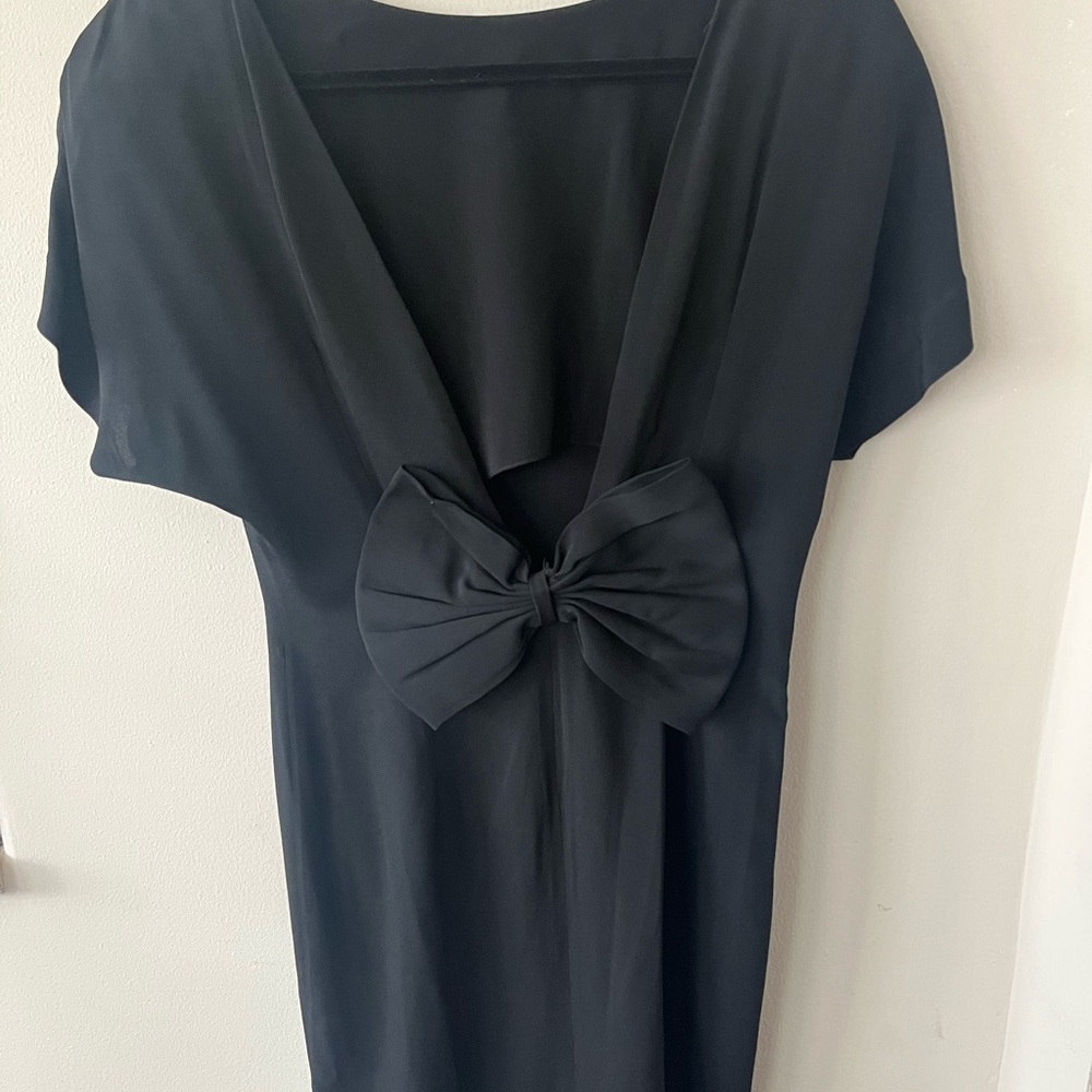 Elegant Black Midi Dress with Bow Detail